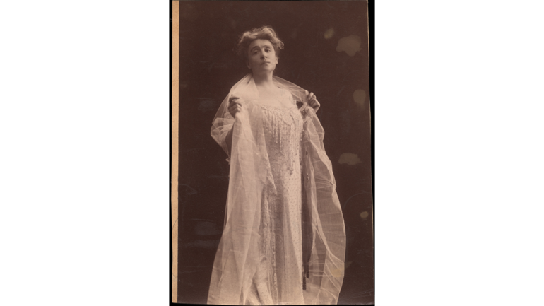Eleonora Duse, photograph by Mario Nunes Vais, early 20th century