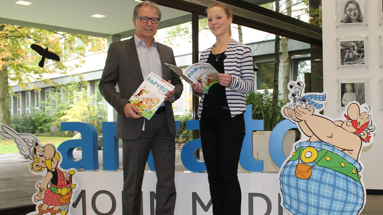 Heinrich Reker, head of magazine product line development and account manager Kirsten Hansmeier enjoy the new issue of Asterix.