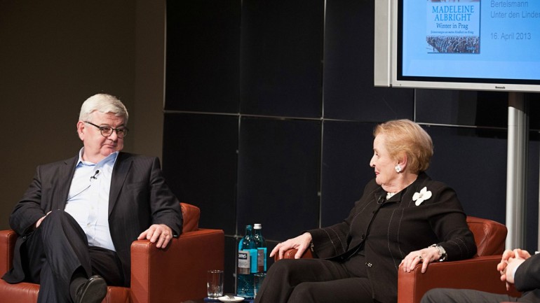 Former U.S. Secretary of State Madeleine Albright at the presentation of her autobiography, with former German Foreign Minister Joschka Fischer in 2013