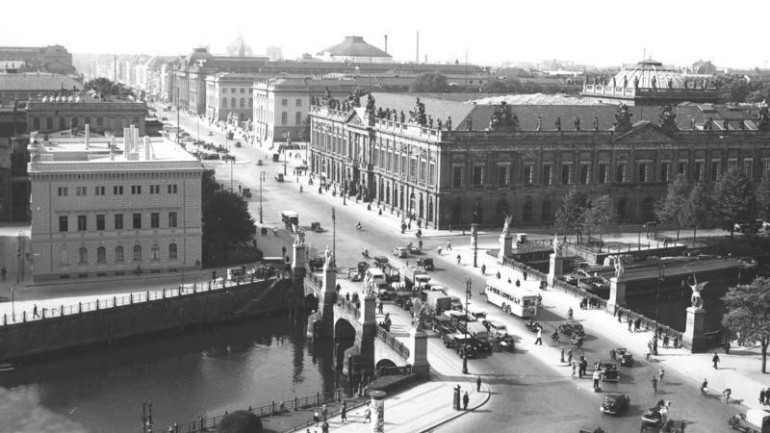 View of Unter den Linden from Berlin&#39;s City Palace, 1939