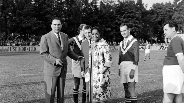 Famous guests at the Ariola festival in 1959: Max Schmeling, Fritz Walter and Mona Baptiste with Reinhard Mohn (from left).