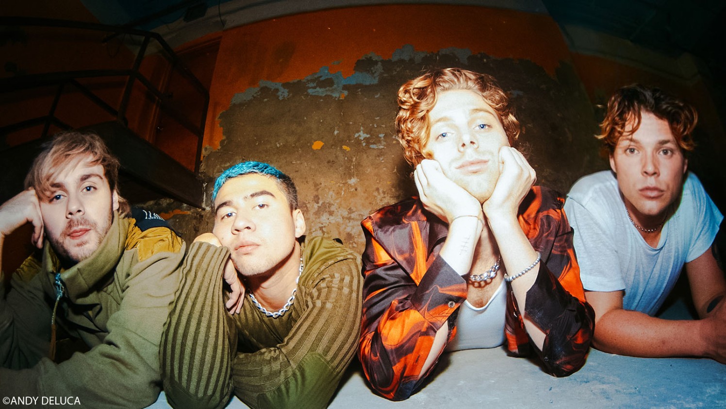 5 Seconds Of Summer Sign With BMG - Bertelsmann SE \u0026 Co. KGaA, image size:1496x842