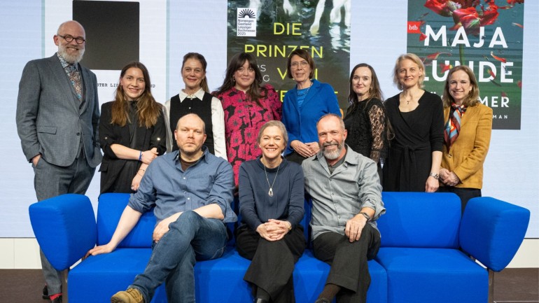 Johan Harstad, Maja Lunde, Lars Elling (front from left), Thomas Böhm, Laura Austen, Margit Walsø, Marie-Christine Knop, Helen Müller, Ellen Hogsnes, Astrid Böhmisch, i.E. Laila Stenseng (back from left)