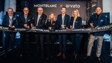 Group photo of managers of the involved companies