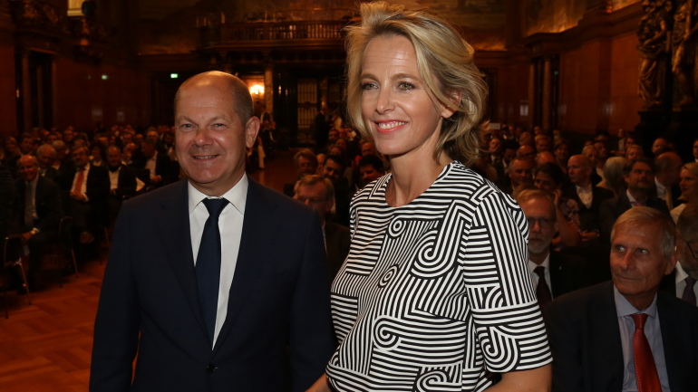 Hamburg&#39;s First Mayor Olaf Scholz and Julia Jäkel, Chair of the G+J Management Board