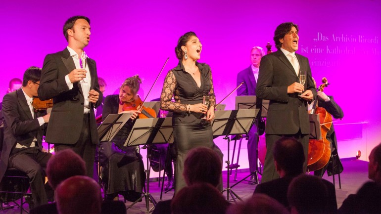 Performance of the Brindisi aria from “La Traviata” at the opening of the Verdi exhibition in 2013