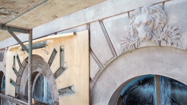 The sculptor Marguerite Blume-Cardenas produced the cast for the lion relief above the entrance.