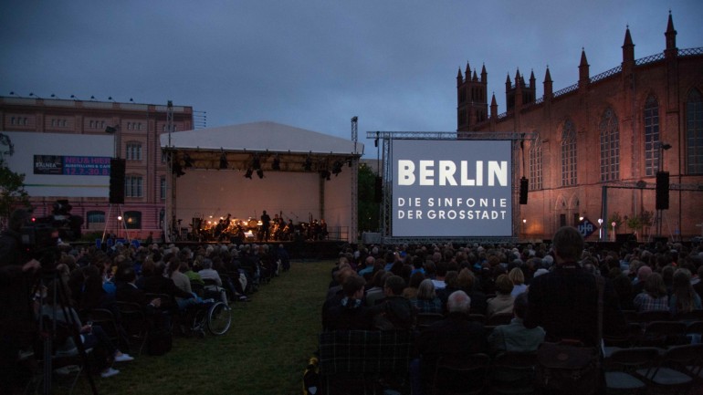 UFA Film Nights 2012 on Schinkelplatz − the first film in Berlin&#39;s new open-air film series begins