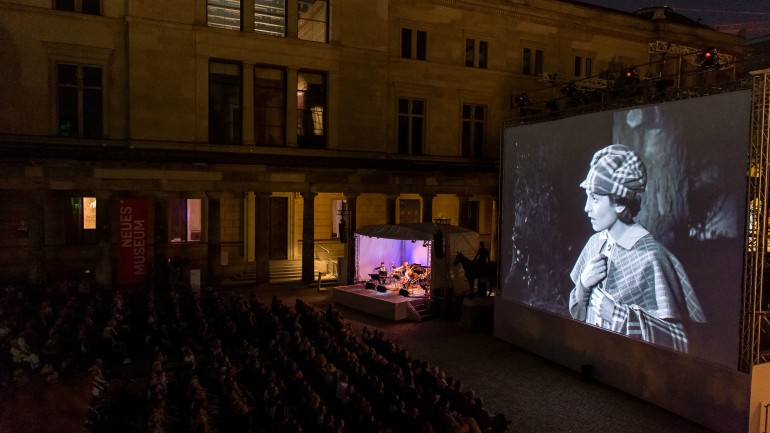 &#34;The Fiddler of Florence&#34; with musical accompaniment by &#34;I solisti di Francoforte&#34;