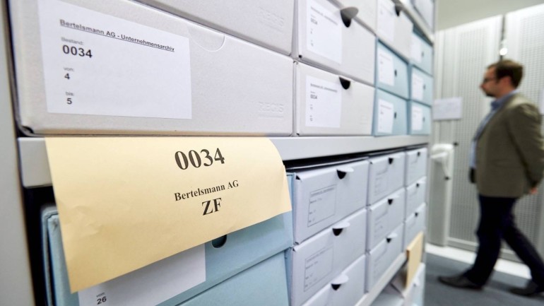 Modular shelves for secure storage and preservation of archive material.