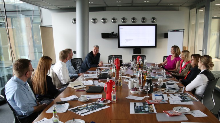 Markus Laß, Irina Schulze Isfort, Oliver Fahlbusch, Uwe Vetterick, Peter Kloeppel, Kirsten von Hutten, Claudia Limmer, Katrin Gaertner, Katharina Kerl (f. l.)