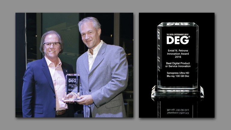 Mike Fasulo, DEG-Board Member and Chief Operating Officer of Sony Electronics and Sven Deutschmann (f.l.)