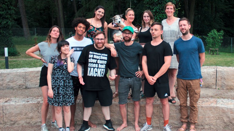 From left, back row: Eda Sönmeztürk (WWF), Julia Althoff (Director MESH Collective), Fräulein Chaos, Anna Mauersberger (Heart Wire); (from left, center row): Amanda Brennan, Dillan White; (from left, front row): Breeding Unicorns, Mr. Trashpack, Niksda, Nikolas Kappe (Redakteur MESH Collective), Anselm Sellen (Heart Wire) © A. Brennan