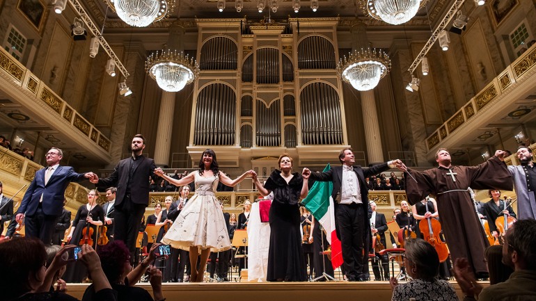 The ensemble of &#34;Edgar&#34; was rewarded with thunderous final applause and shouts of &#34;bravo&#34;: Choirmaster Steffen Schubert, David Oštrek, Elena Rossi, Silvia Beltrami, con-ductor Felix Krieger, Peter Auty, and Aris Agiris