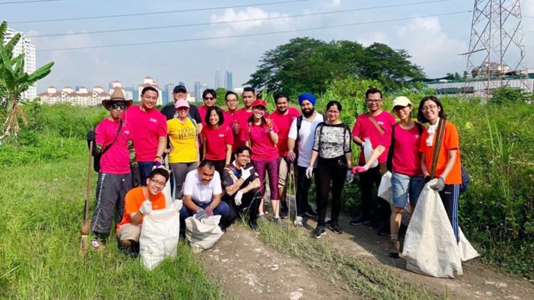 Die Kolleginnen und Kollegen von Arvato Systems aus Malaysia sammelten Müll und organisierten einen Vortrag über &#39;Zero Waste&#39;.