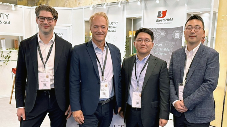 Daniel Fischer (Biesterfeld Plastic), Sven Deutschmann (Sonopress), Eung-soo Kim (SK Chemicals), and Sean Lee (SK Chemicals Germany, f. l.)