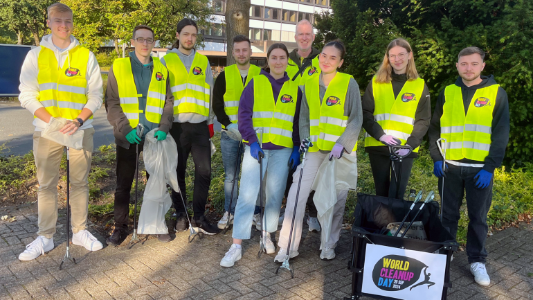 Apprentices from the Bertelsmann vocational college with Klaus Röttger, Senior Vice President Corporate Education at Bertelsmann and Head of Central Training