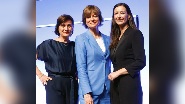 Sandra Maischberger, Maybrit Illner, Pinar Atalay (f. l.) 